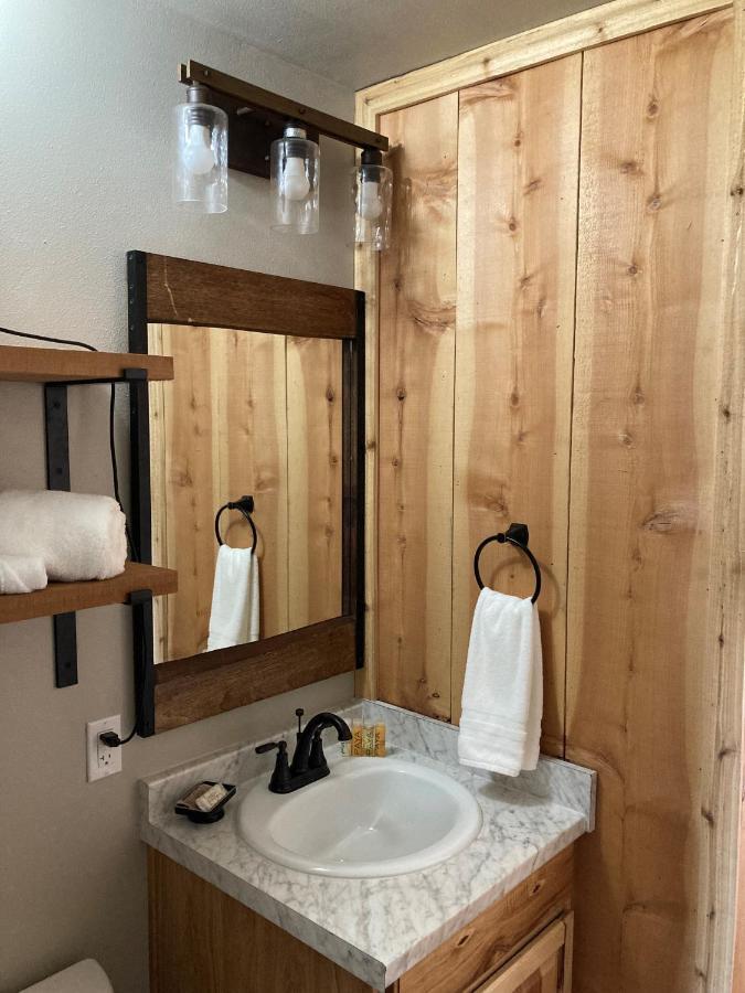 Lake Almanor Lodge Chester Exterior photo